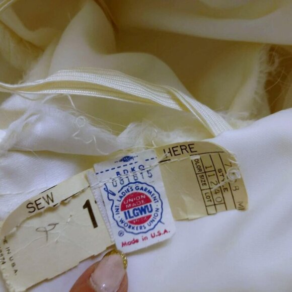 Vintage 1970s Wedding Dress Bridal Gown Long Sleeves Lace Chiffon 29"W 36"B - Picture 11 of 11